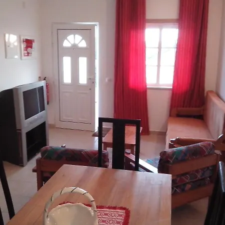2 Bed Flat - Sleeps 4 - Parking - Wifi אלבופיירה