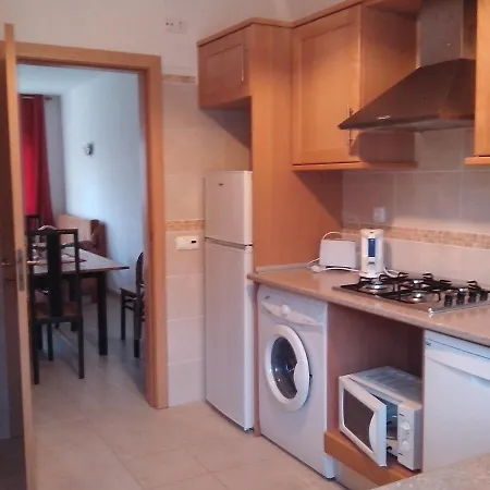2 Bed Flat - Sleeps 4 - Parking - Wifi * אלבופיירה