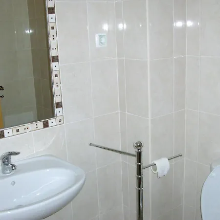 2 Bed Flat - Sleeps 4 - Parking - Wifi Appartamento Albufeira