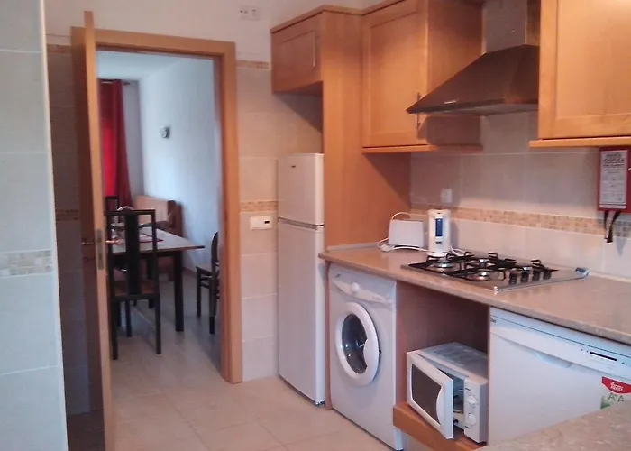 2 Bed Flat - Sleeps 4 - Parking - Wifi * אלבופיירה