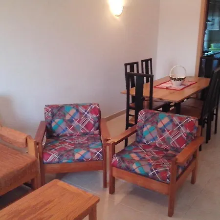 2 Bed Flat - Sleeps 4 - Parking - Wifi * Albufeira